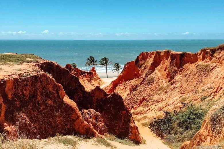 Morro Branco & Praia das Fontes: Dunas, Falésias e Aventura no Ceará!