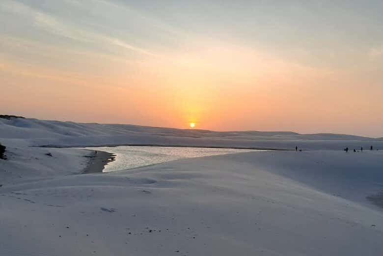 Excursão Privada ao Amanhecer nos Lençóis Maranhenses: Experiência Única!