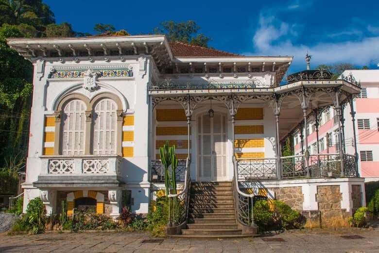 Excursão Privada a Petrópolis ou Arraial do Cabo: Descubra os Encantos!