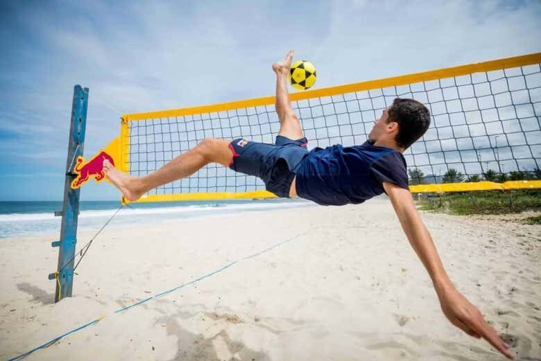 Experimente o Futevôlei na Icônica Praia de Copacabana!