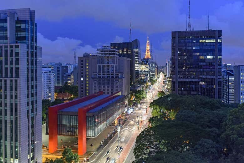Tour Noturno Privado por São Paulo: Descubra a Magia da Cidade à Noite!