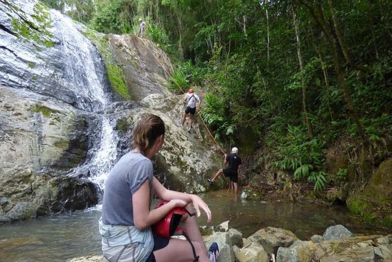 Aventuras Aquáticas no Ribeirão Bonito: Prepare-se para o Water Trekking em Meio à Natureza!