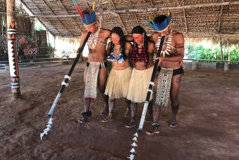 Aventura no Amazonas: Tour Inesquecível pelo Rio Negro com Tribos e Botos-Cor-de-Rosa!