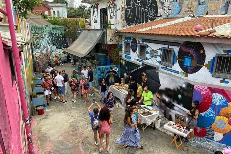 Tours de Bares e Arte na Vila Madalena: Explore o Bairro Mais Boêmio de São Paulo!