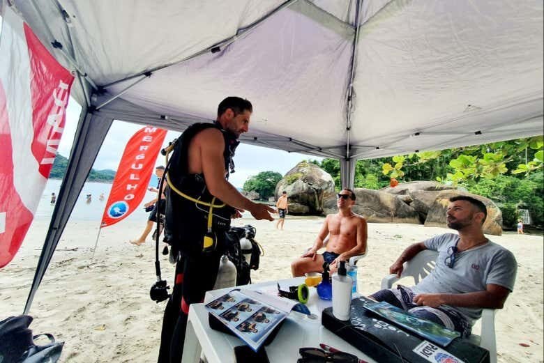 Experiência Inesquecível: Batismo de Mergulho em Ubatuba!