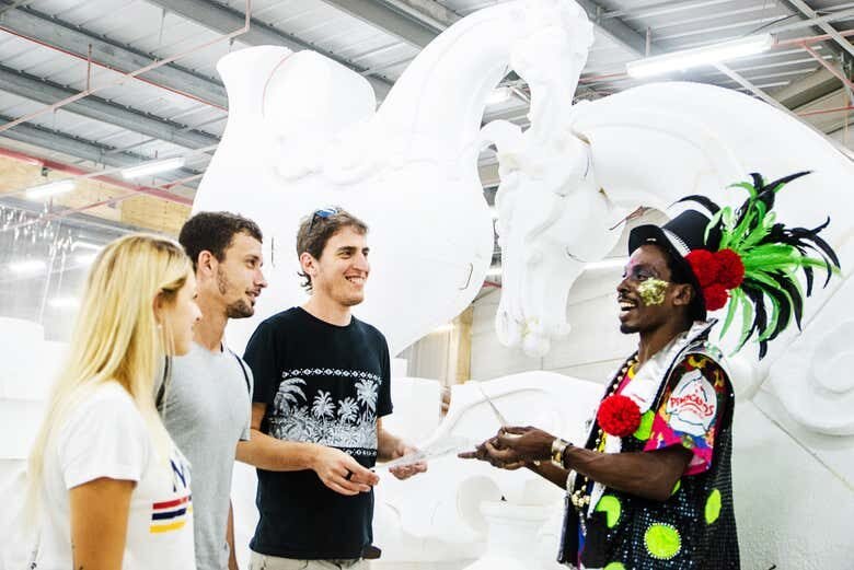 Tour Privado Pelo Carnaval do Rio de Janeiro: Descubra os Segredos e Dance ao Ritmo da Cidade Maravilhosa!