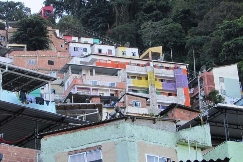 Explore a Favela Santa Marta e Descubra sua História e Relação com Michael Jackson!