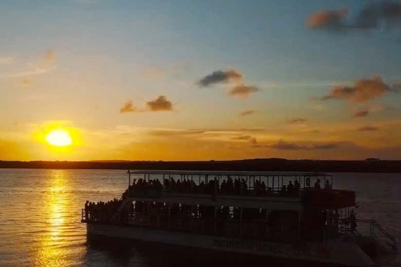 Desfrute um Espetacular Entardecer na Praia do Jacaré ao Som do Bolero de Ravel!