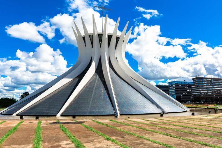 Explore os Monumentos Impressionantes de Brasília em um Tour Panorâmico!