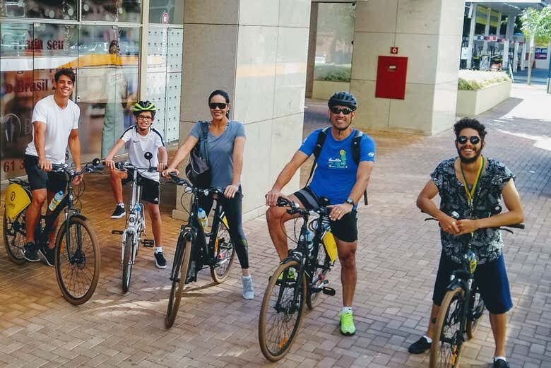 Explore Brasília de Bicicleta: Descubra a Capital com Diversão e Saúde!