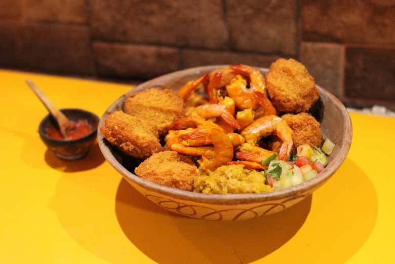 Delicie-se com os Sabores de Salvador: Um Tour Gastronômico Imperdível!