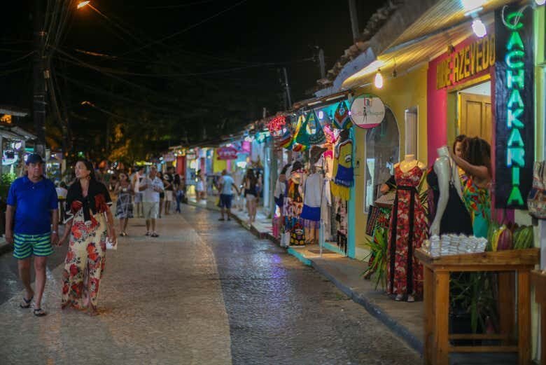 Excursão Noturna a Arraial d'Ajuda com Guia em Português!