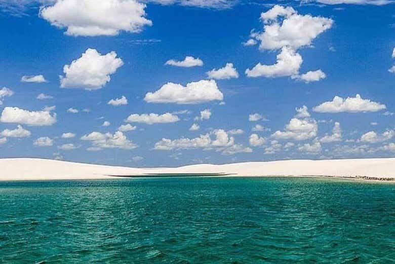 Trilha Encantadora pela Lagoa Bonita nos Lençóis Maranhenses!