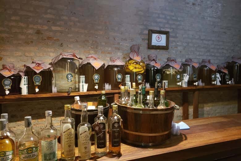 Exploração Enogastronômica em Serra Negra, Socorro e Monte Alegre do Sul: Uma Aventura para os Amantes de Cachaça e Café!