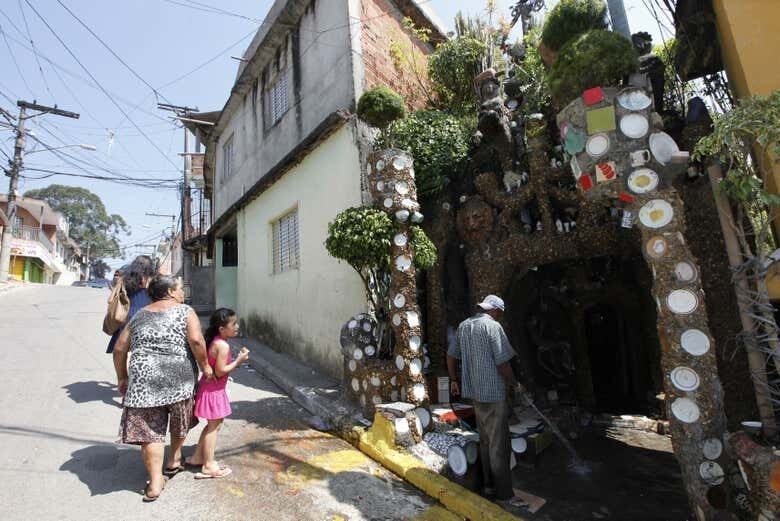 Descubra a Vida e a Cultura Única de Paraisópolis com um Tour Privado!