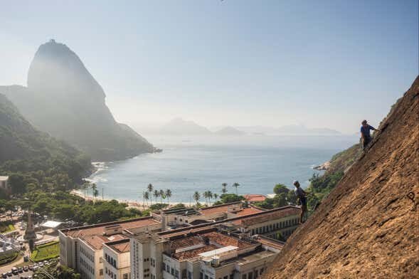 Aventura de Escalada no Morro da Babilônia: Desafie-se com Vistas de Tirar o Fôlego no Rio de Janeiro!