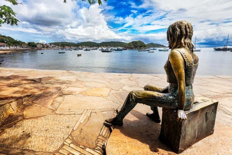 Explore as Praias Paradisíacas de Búzios com o Trem Turístico!