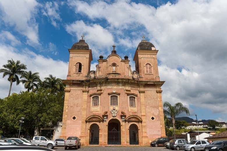 Descubra a História de Mariana: Excursão Incrível de Ouro Preto!