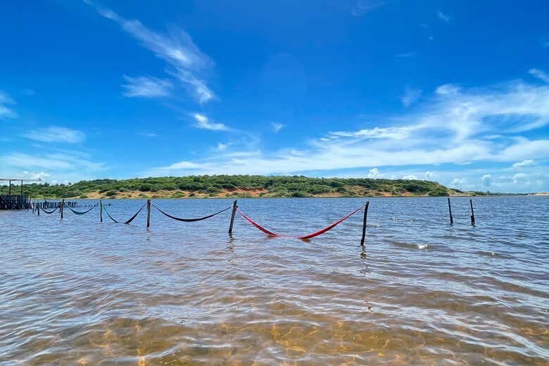 Aventura Total em Lagoinha: Buggy, Catamarã e Pau-de-Arara!