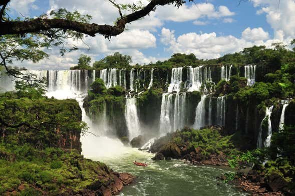 Cataratas do Iguaçu — Lado Argentino: Um espetáculo da natureza saindo de Foz do Iguaçu!
