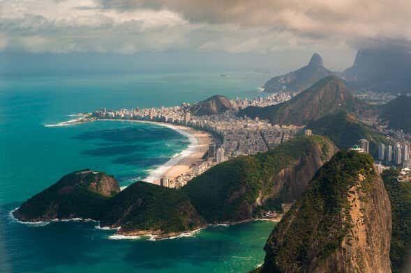 Excursão Privada a Petrópolis ou Arraial do Cabo: Descubra os Encantos!