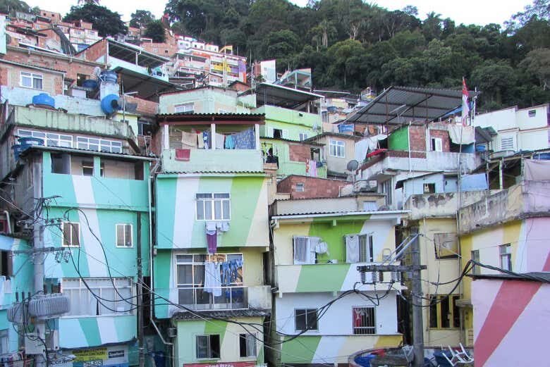 Explore a Favela Santa Marta e Descubra sua História e Relação com Michael Jackson!