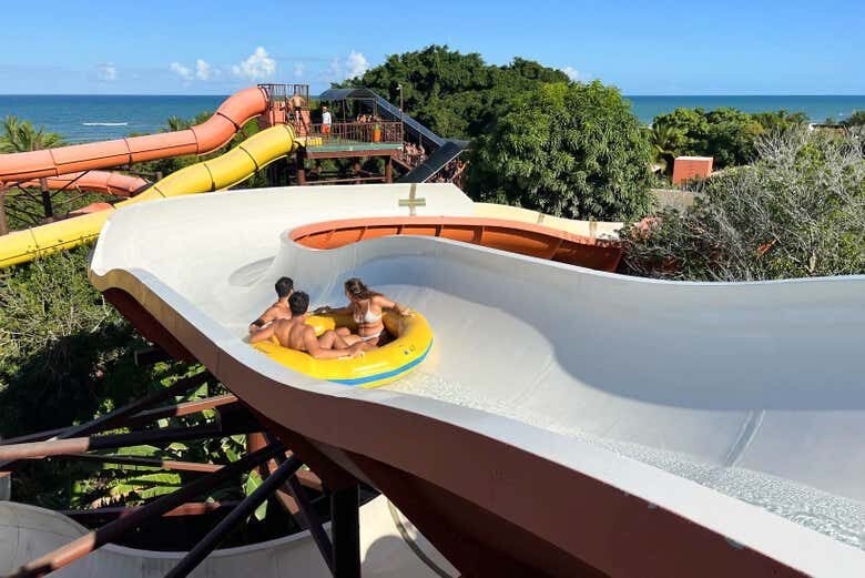 Excursão ao Ecoparque de Arraial d'Ajuda: Diversão e Natureza no Maior Parque Aquático da América Latina!