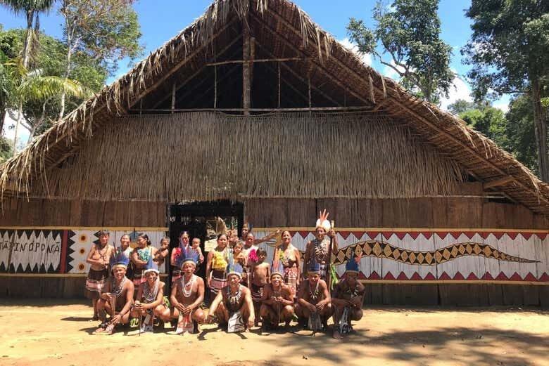 Aventura no Amazonas: Tour Inesquecível pelo Rio Negro com Tribos e Botos-Cor-de-Rosa!