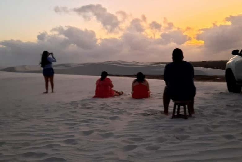 Excursão Privada ao Amanhecer nos Lençóis Maranhenses: Experiência Única!