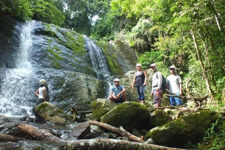 Aventuras Aquáticas no Ribeirão Bonito: Prepare-se para o Water Trekking em Meio à Natureza!