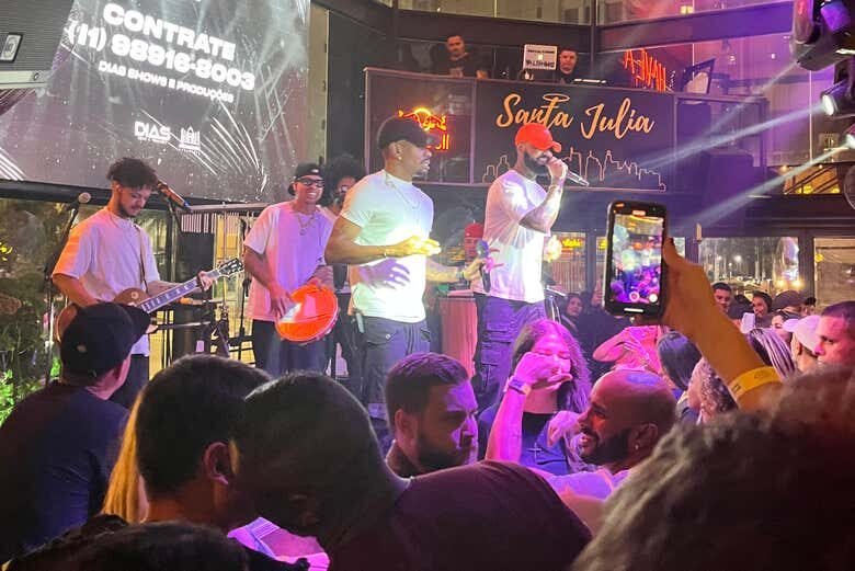 Viva a Noite em São Paulo: Pub Crawl na Vila Olímpia!