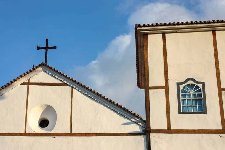 Excursão Privada a Pirenópolis e Cachoeira do Salto do Corumbá: Cultura e Natureza ao Seu Alcance!