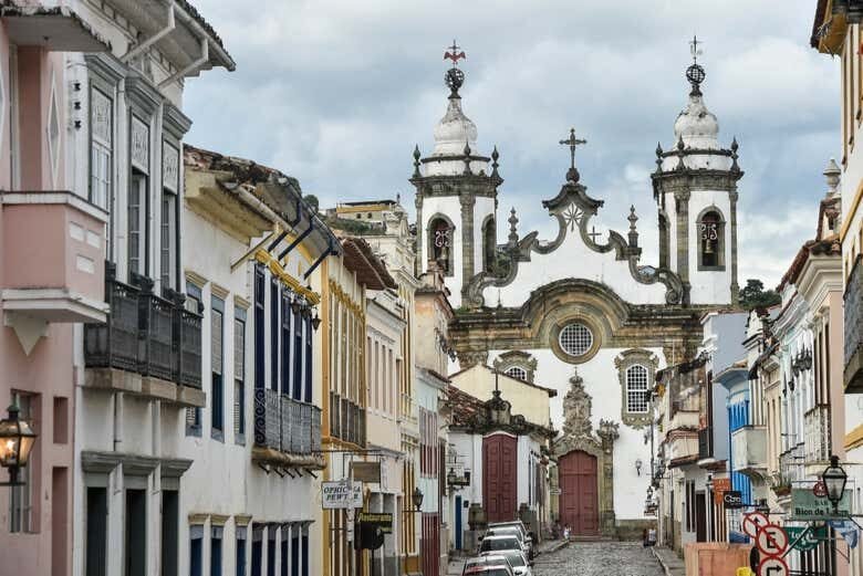 Descubra as Jóias Históricas de Minas Gerais: Excursão a Tiradentes e São João del-Rei!