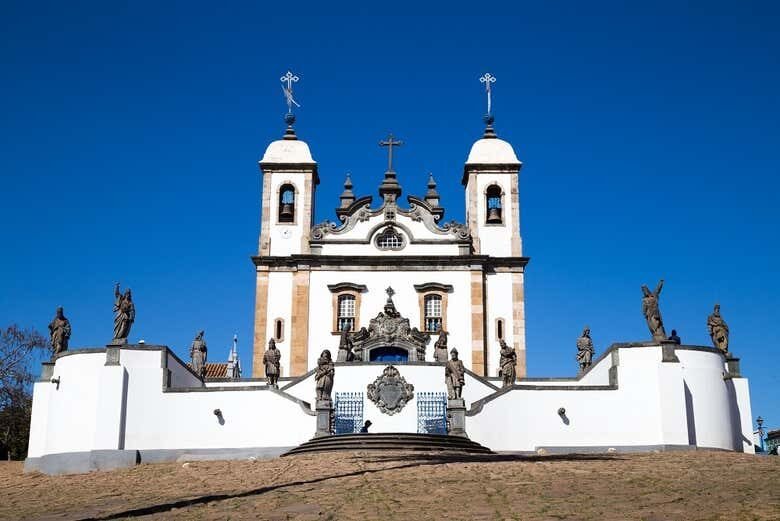 Explore os Encantos Históricos de Congonhas e Tiradentes com Saída de Ouro Preto!