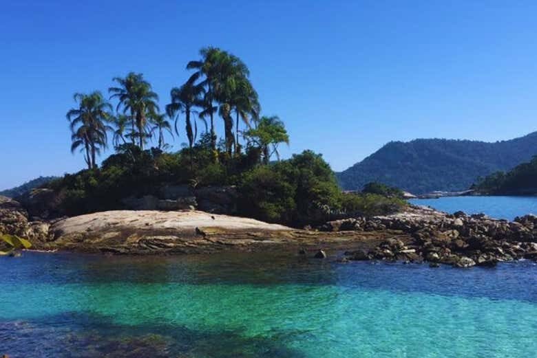 Ilhas Paradisíacas de Angra dos Reis de Lancha saindo da Vila do Abraão!