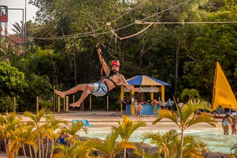 Aventura aquática no Valparaíso Adventure Park, pertinho de São Luís!
