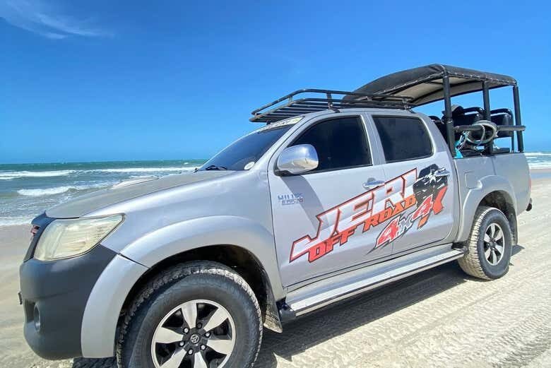 Aventuras Privadas em Jeri: Leste ou Oeste a Bordo da Jardineira 4x4!