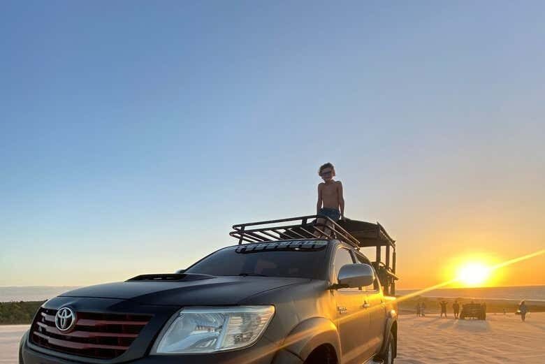 Aventuras Privadas em Jeri: Leste ou Oeste a Bordo da Jardineira 4x4!