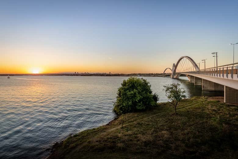 Tour Privado pelos Mirantes de Brasília: Explore Vistas Deslumbrantes da Capital!