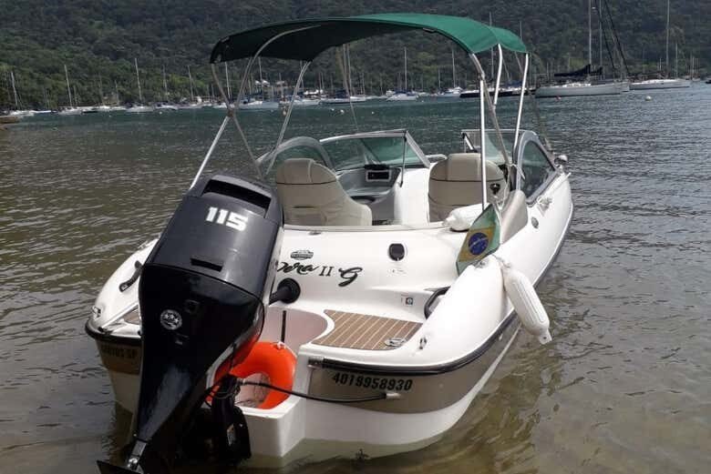 Descubra as Ilhas do Lado Norte de Ubatuba com um Passeio de Lancha!