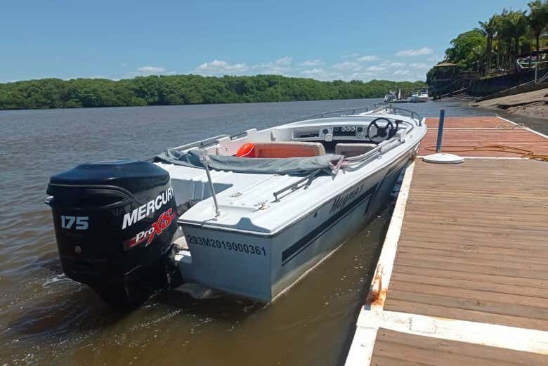 Passeio de Lancha pelo Rio João de Tiba: Uma Aventura Natural na Bahia!