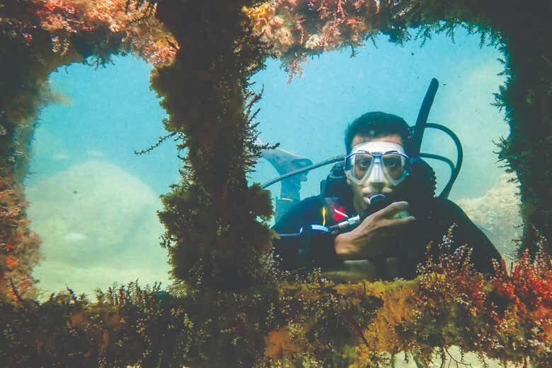Exploração Subaquática: Mergulho nos Barcos Naufragados em Ilhabela!