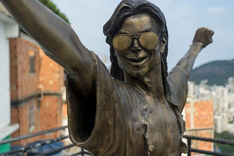 Explore a Favela Santa Marta e Descubra sua História e Relação com Michael Jackson!