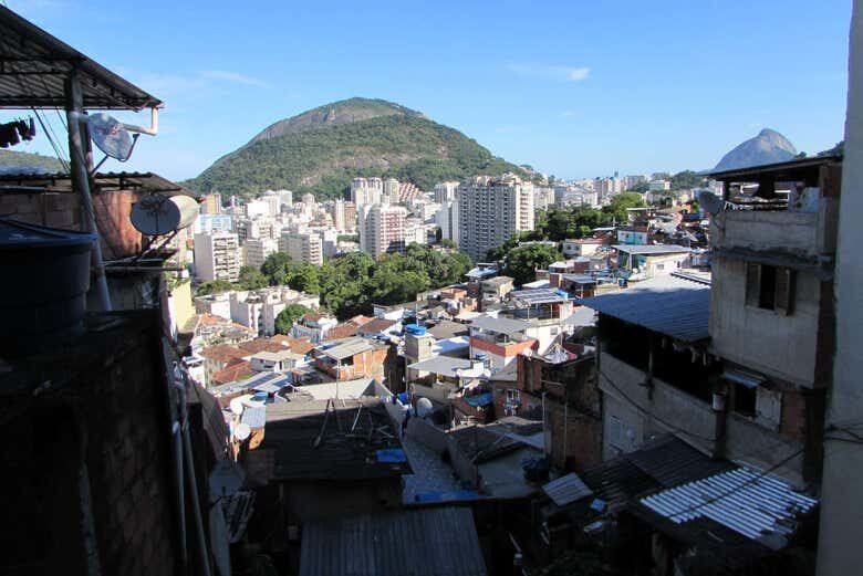 Explore a Favela Santa Marta e Descubra sua História e Relação com Michael Jackson!