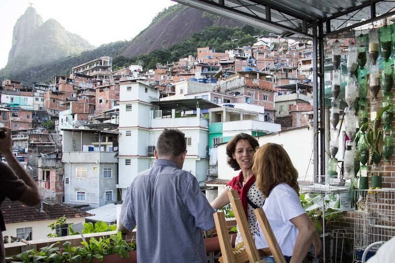 Explore a Favela Santa Marta e Descubra sua História e Relação com Michael Jackson!