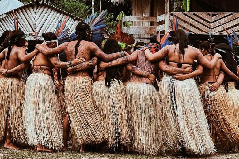Excursão para a Autêntica Comunidade Indígena Tatuyo: Uma Imersão Cultural na Amazônia!
