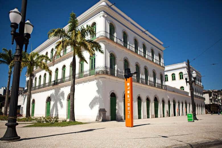 Descubra Santos: História e Beleza em um Tour Exclusivo para Cruzeiros!