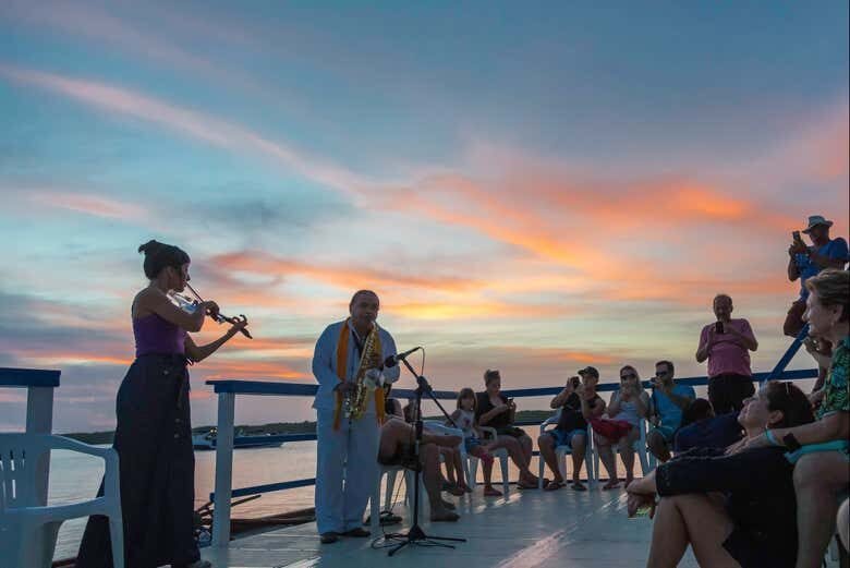 Desfrute um Espetacular Entardecer na Praia do Jacaré ao Som do Bolero de Ravel!