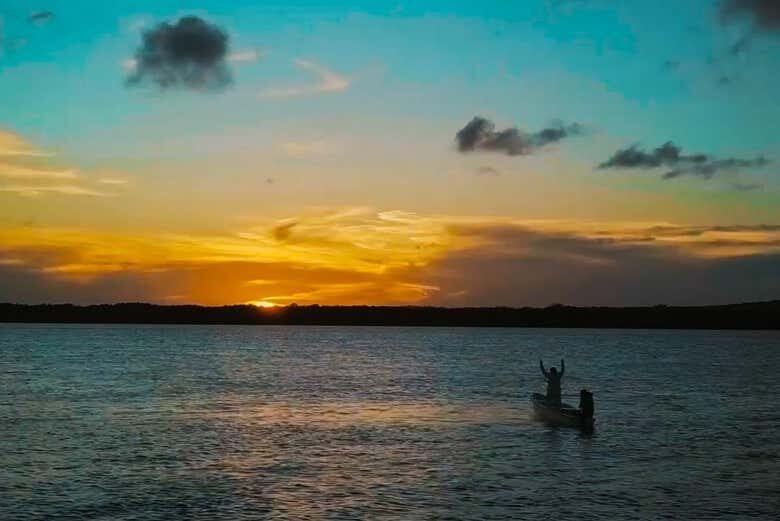 Desfrute um Espetacular Entardecer na Praia do Jacaré ao Som do Bolero de Ravel!