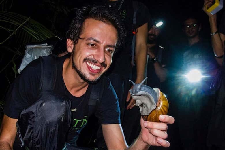 Avistamento Noturno de Jacarés no Rio Negro: Explore a Amazônia à Noite!